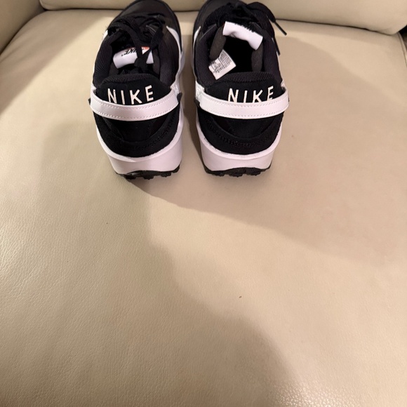 Men’s 9 Womens 10.5 Nike waffle Debute New - Picture 3 of 3